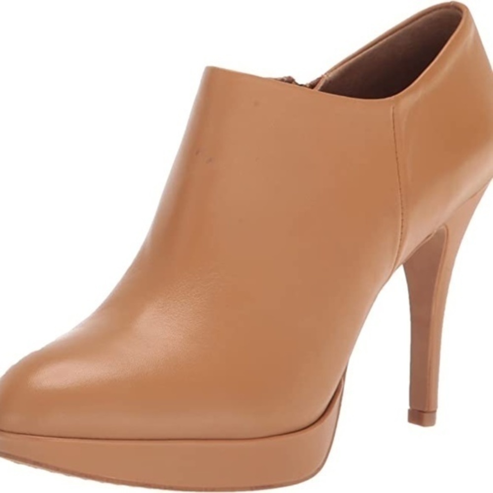 Vince Camuto Women's Elvin Bootie Ankle Boot/ Excellent Condition